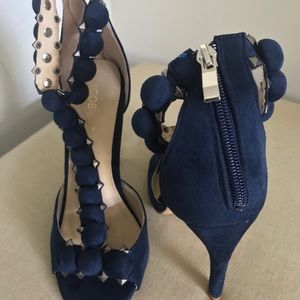 JACOBIES NAVY BUTTON LIKE T-STRAP ANKLE HEELS